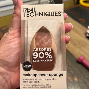 Real Techniques Makeup Saver Sponge in Brown